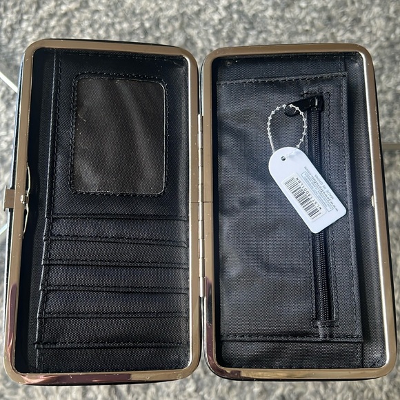 NWT Beige Python Snakeskin Embossed Clasp Cluth - Picture 8 of 10